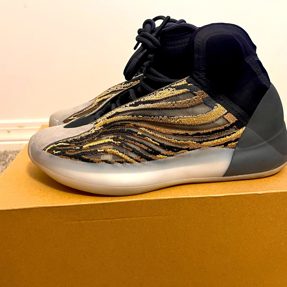 Yeezy QNTM MENS 8